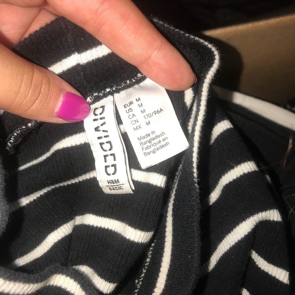Black and white stripped turtle neck! - Picture 3 of 3